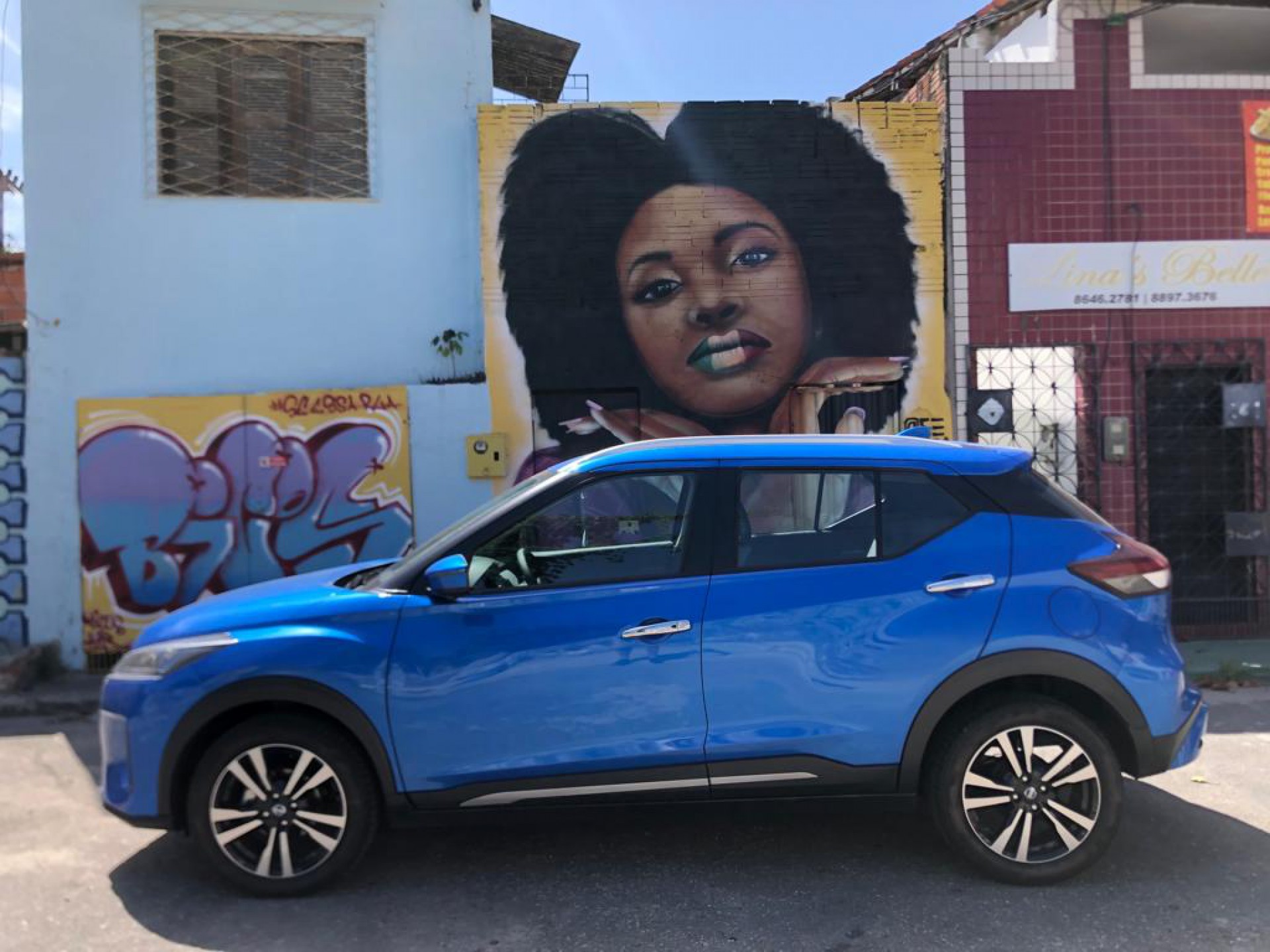 Nissan Kicks 2022 em uma rua da Varjota, em Fortaleza