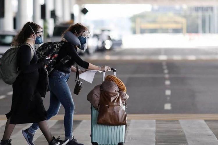 Não vacinados que chegarem ao Brasil terão que cumprir quarentena 