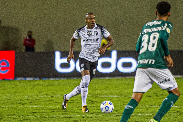 Em 18 jogos longe do Castelão, foram 10 empates e oito derrotas