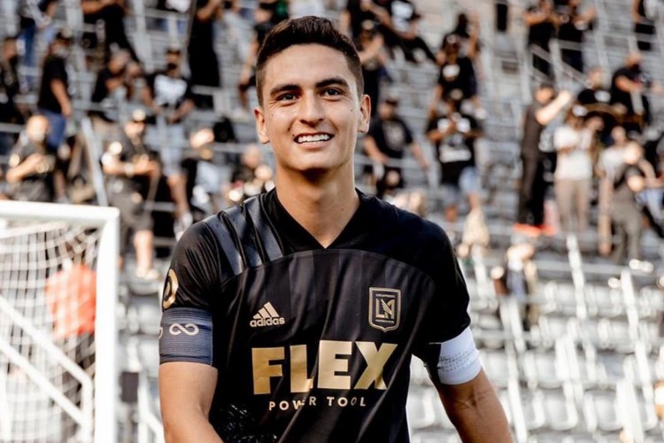 Em postagem nas redes sociais, Los Angeles FC confirmou a transferência do meio-campista colombiano Eduard Atuesta para o Palmeiras