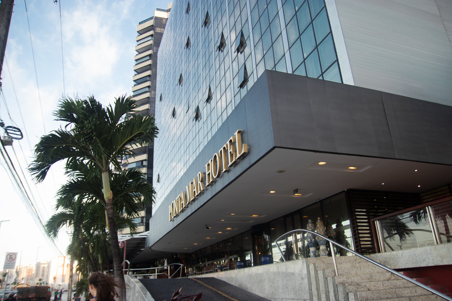 ￼O Ponta Mar Hotel, na avenida Beira Mar, é  um dos empreendimentos visados por construtoras  (Foto: FERNANDA BARROS)