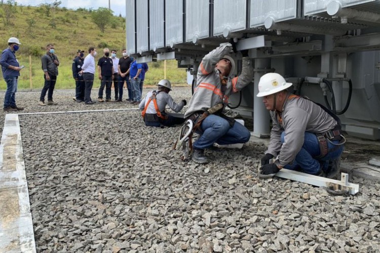 Neste domingo, o Ministro de Minas e Energia, Bento Albuquerque, realizou uma visita técnica à subestação de Laranjal do Jari, no interior do Amapá, da empresa Linhas Macapá de Transporte e Energia, a fim de acompanhar as ações de restabelecimento total da energia no estado.