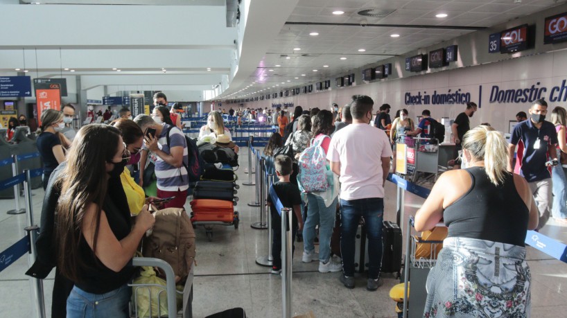 Reajustes mensais no preço do querosene de aviação no Brasil geram alta acum...