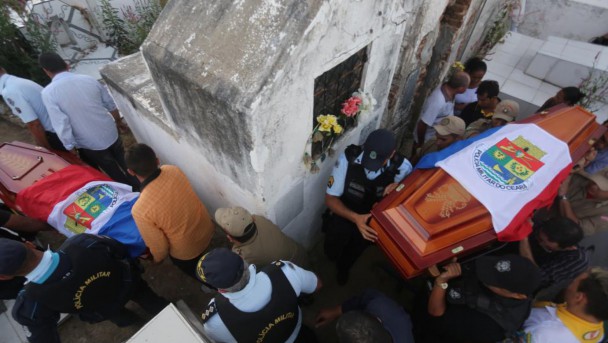 QUIXADA, CE, BRASIL, 01-07-2016 : Funeral dos policiais mortos em confronto com bandidos.   (Foto: Fabio Lima/O POVO)