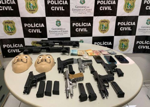 Foto divulgada pela Secretaria da Segurança Pública em que mostra apreensão de máscaras do pintor Salvador Dali, usadas na série espanhola da Netflix 