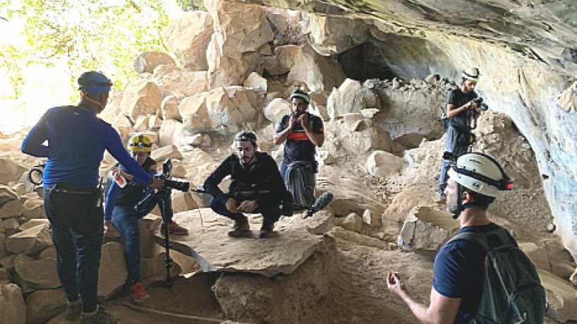 Equipe faz gravação na gruta de Unaí em 2019(foto: Prefeitura de Unaí/divulgação)