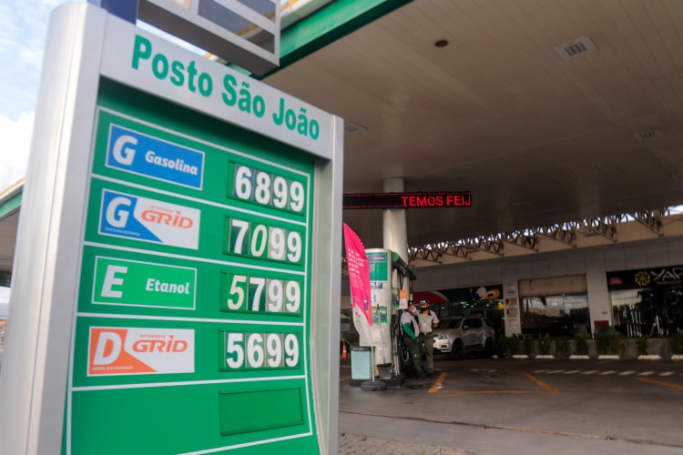 Combust&iacute;veis tiveram uma das maiores altas em 2021