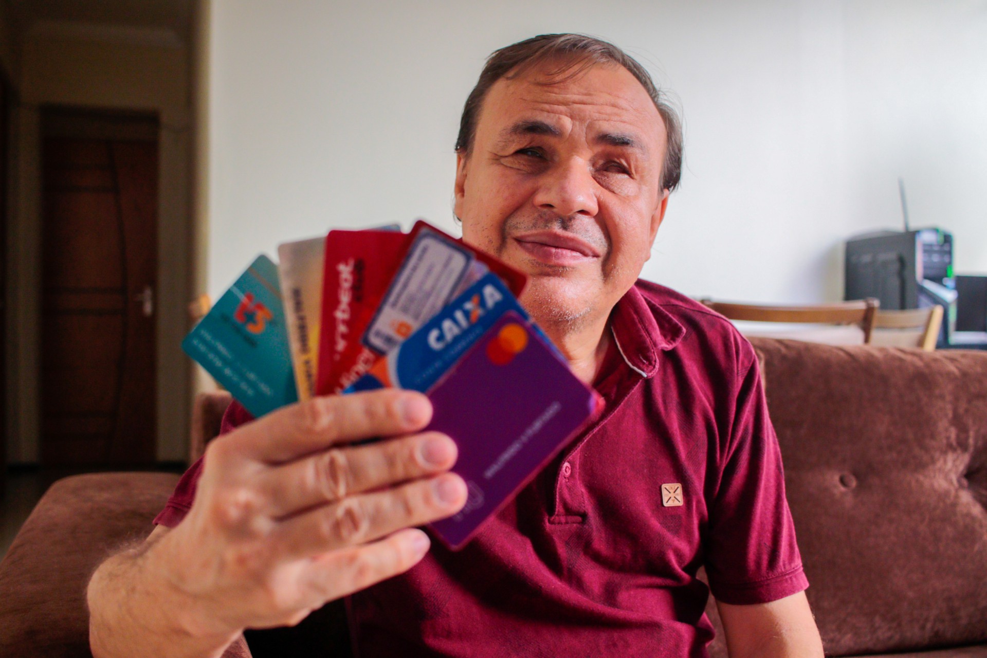 Walfrido Viana Furtado diz usar menos cartões de crédito e débito possíveis  (Foto: Bárbara Moira)