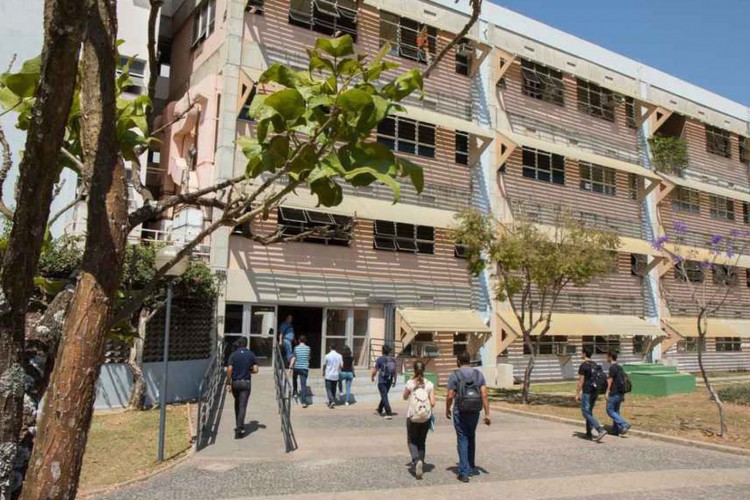 UFMG tem 76 vagas de graduação para refugiados e apátridas