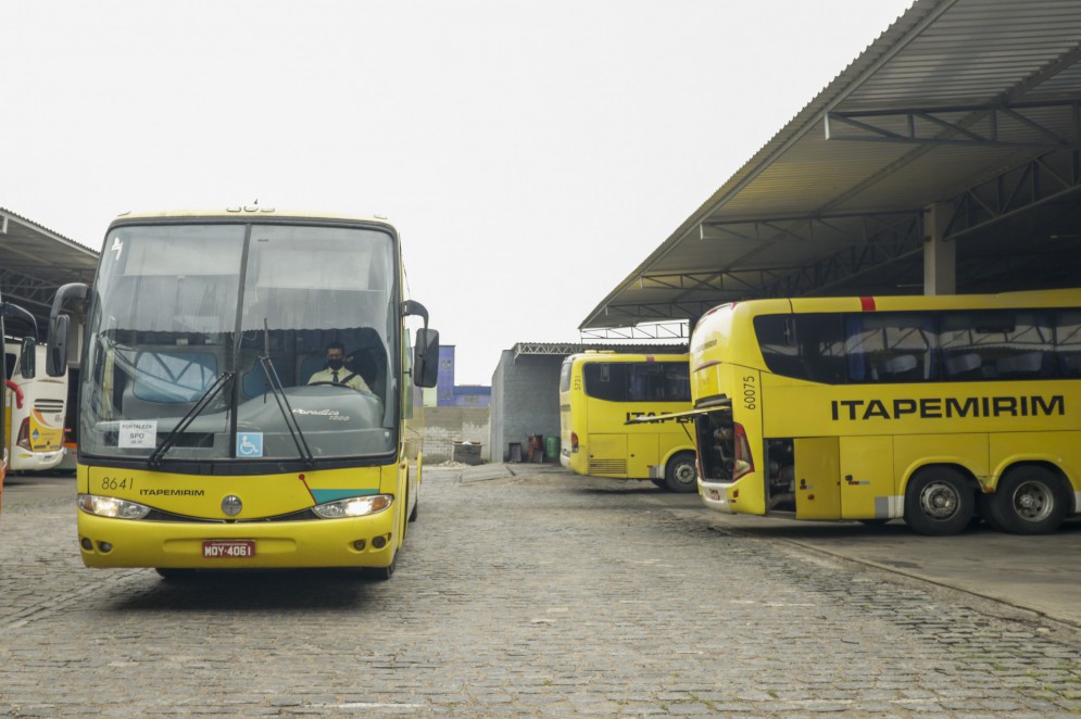 FORTALEZA, CE, BRASIL, 03.01.2021: Motorista da empresa de transporte Itapemirim entraram de greve hoje por causa de salarios, ferias e 13º atrasados. (Foto:Thais Mesquita/OPOVO)