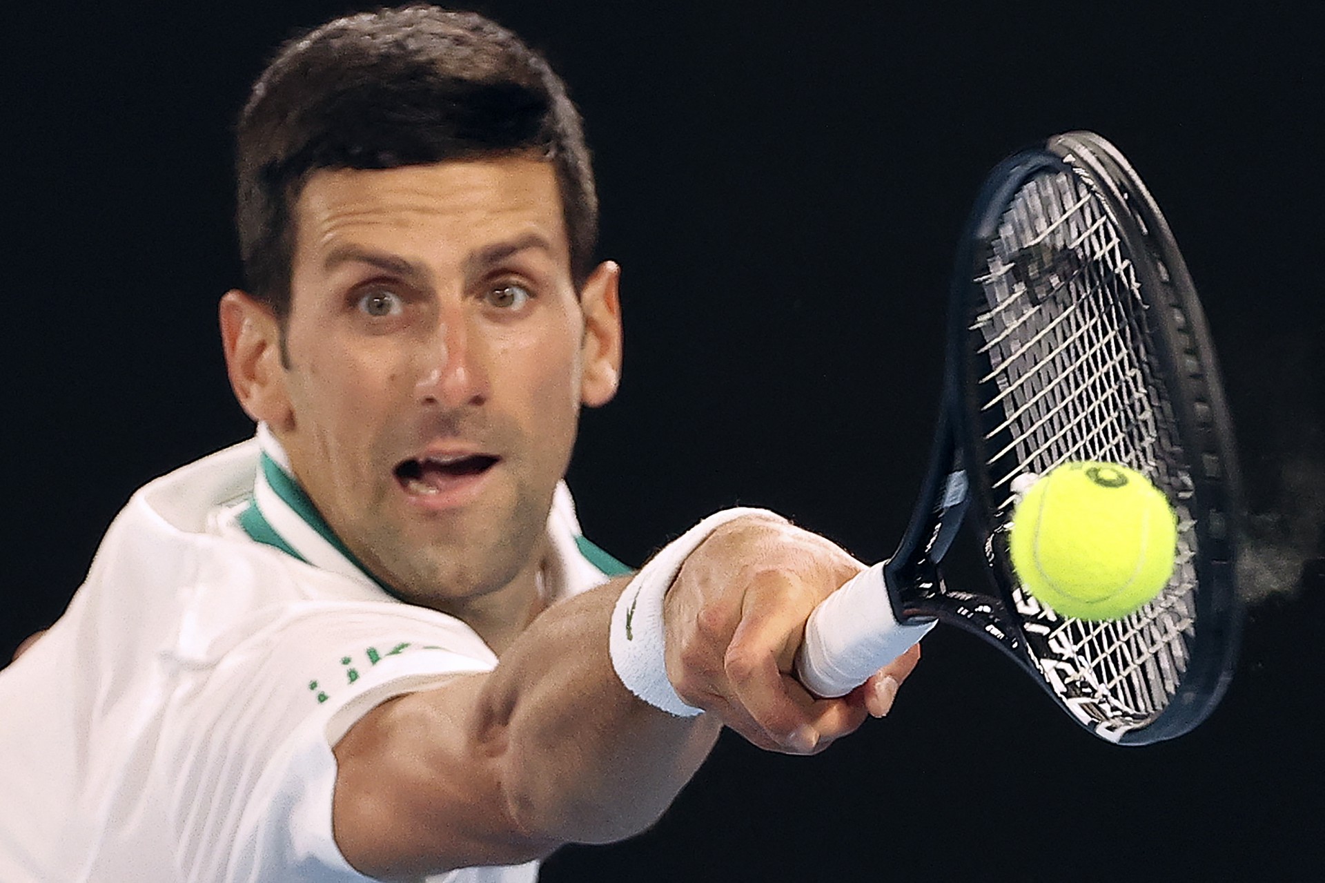 Tenista sérvio Novak Djokovic durante jogo contra Daniil Medvedev no Aberto da Austrália, em Melbourne (Foto: DAVID GRAY / AFP)