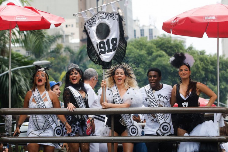  Cordão da Bola Preta faz seu 102º pelas ruas do centro do Rio de Janeiro