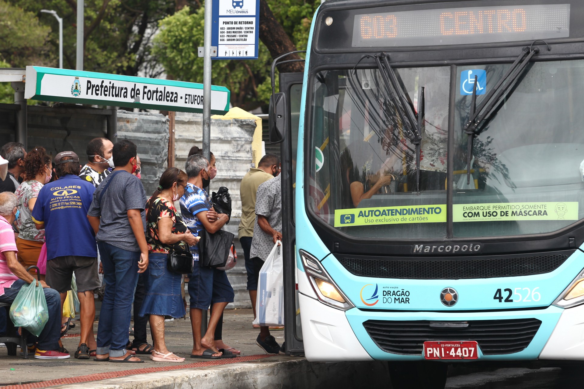 ￼30 centavos a mais na passagem são impeditivo para muita gente pegar ônibus (Foto: FABIO LIMA)