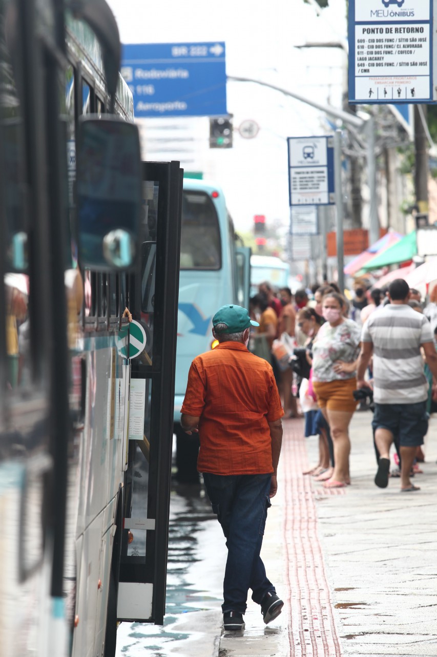 ￼PREÇOS das passagens de ônibus aumentam a partir do dia 15 em Fortaleza (Foto: FABIO LIMA)