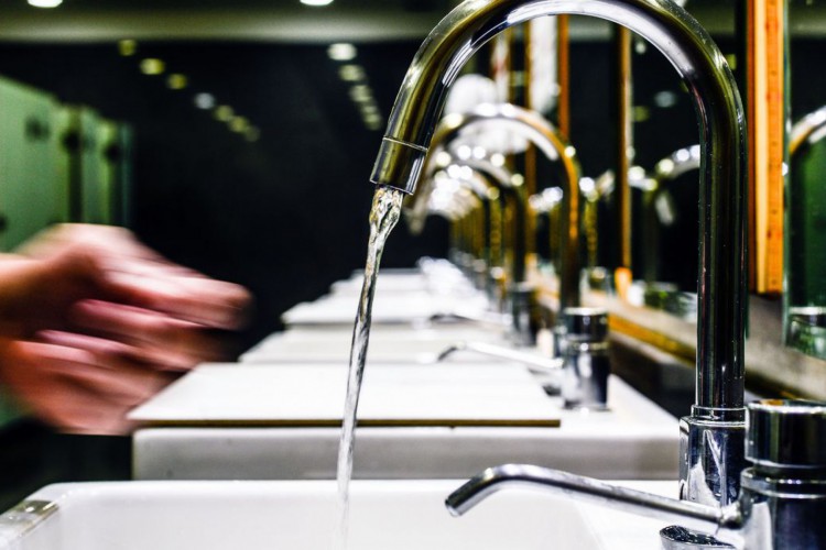 4,4 bilh&otilde;es de pessoas n&atilde;o tem acesso seguro &agrave; &aacute;gua pot&aacute;vel tratada