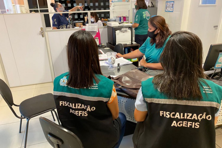 Agefis realiza fiscalização das escolas em relação ao cumprimento do que diz o direito do consumidor