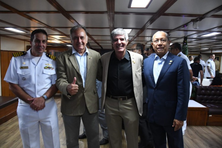 Comandante Barillo, Almirante Cesar Motta, Coronel  Benício e Embaixador de Cabo Verde Pedro Chantre D'Oliveira(Foto: Arquivo Pessoal)