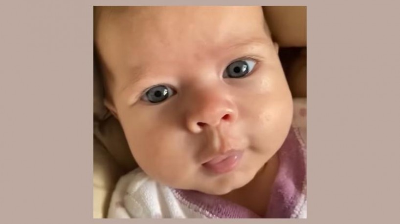 Vídeo: bebê de 2 meses falando 