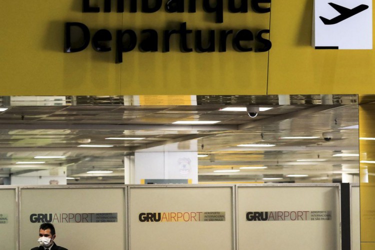  trabalhador, máscara protetora,  Aeroporto Internacional de Guarulhos , coronavírus COVID-19, Guarulhos