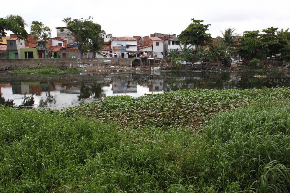  Canal do Lagamar durante período chuvoso em Fortaleza: Prefeitura realizou limpeza de canais no início do ano de 2023(Foto: FABIO LIMA)