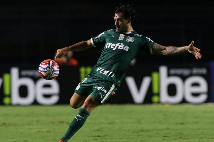 O jogador Ricardo Goulart, da SE Palmeiras, em jogo contra a equipe do São Paulo FC, durante partida valida pelas semi final (ida), do Campeonato Paulista, Série A1, no Estádio do Morumbi.