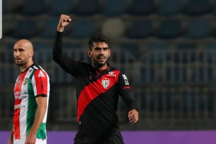 Zé Roberto assinou contrato com o Ceará por três anos