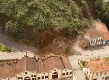 Deslizamento de terra atinge prédio histórico em Ouro Preto, Minas Gerais 