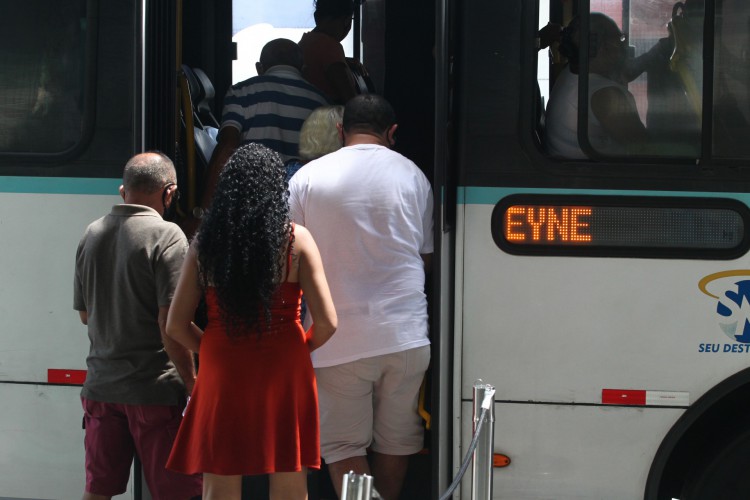 Movimenta&ccedil;&atilde;o no Terminal do Ant&ocirc;nio Bezerra
