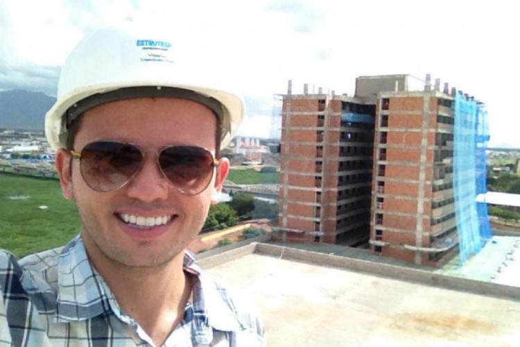 Engenheiro Vitório Liberato em uma de suas obras