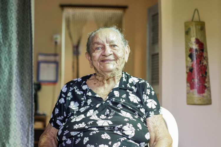 Francisca Miguel tem 96 anos, 'lucidez e vida boa'(Foto: Thais Mesquita)