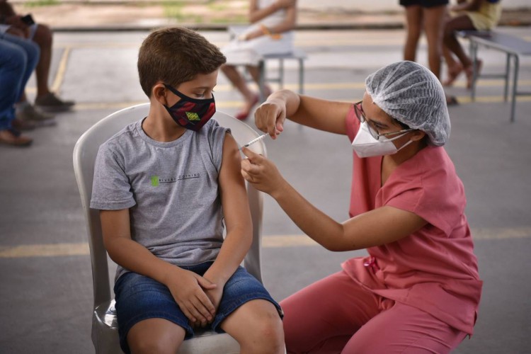 Vacinação de crianças de 11 anos teve início nesta quinta-feira, 19 de janeiro 