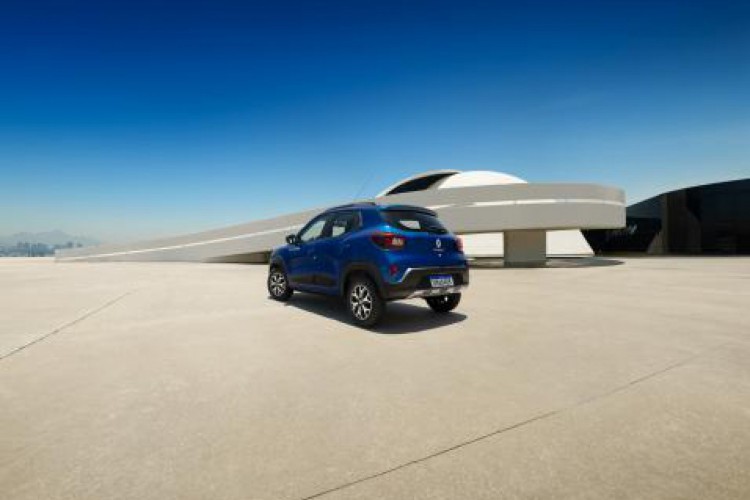 Na traseira, as novidades s&atilde;o o para-choque e as lanternas em LED