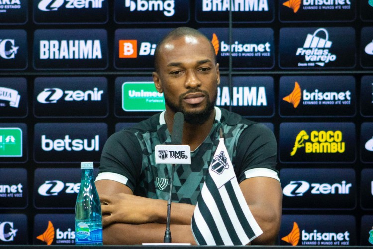 Zagueiro Luiz Ot&aacute;vio concedeu coletiva no Cear&aacute; nesta quarta-feira, 11 