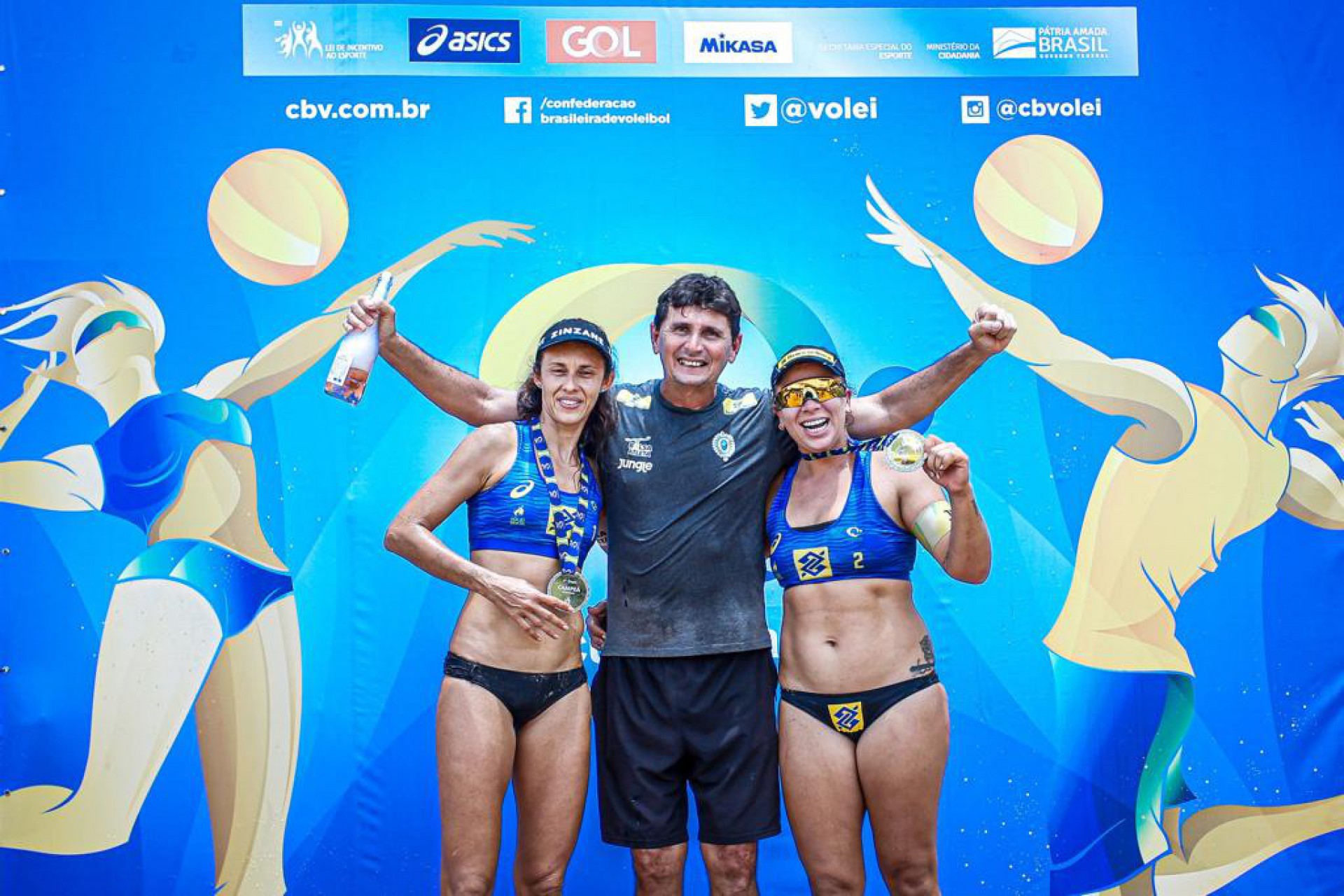 Dupla Talita e Rebecca, do vôlei de praia (Foto: Divulgação/ Facebook)
