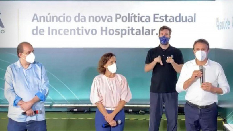 Camilo Santana anunciou, durante transmissão ao vivo nesta terça-feira, 25, investimento para Política Estadual de Incentivo Hospitalar
(foto: Reprodução/Instagram)