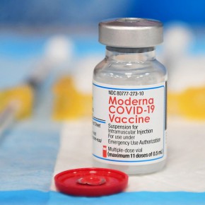 Moderna inicia testes de dose de reforço da vacina específica para ômicron