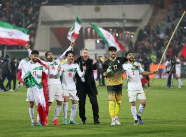 Jogadores do Irã comemoram classificação para a Copa de 2022 após vitória sobre o Iraque 