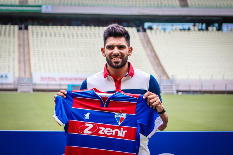 Silvio Romero est&aacute; apto para estrear no Cl&aacute;ssico-Rei