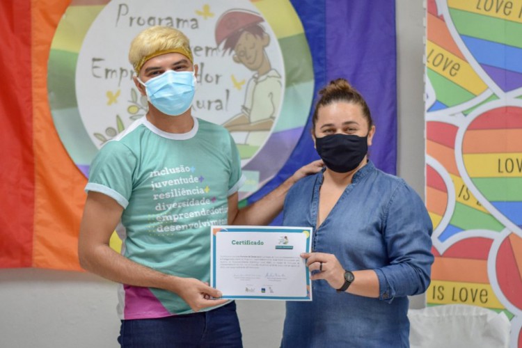 Aurigele Alves,  cofundadora e diretora de programas da Agência de Desenvolvimento Econômico Local (Adel), é uma das embaixadoras do Edital LGBT+ Orgulho