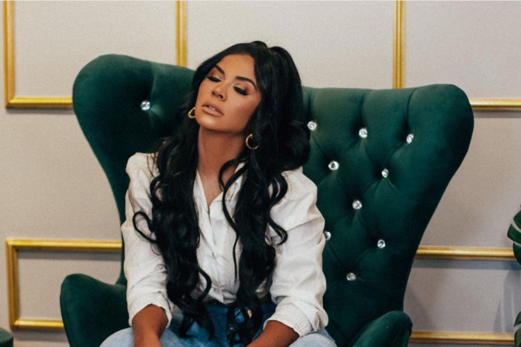 Andrea Costa, influencer e empresária cearense proíbe entrada de homens em loja. A ação foi tomada depois de diversos casos de assédio e desrespeito contra clientes, funcionárias e modelos da loja.