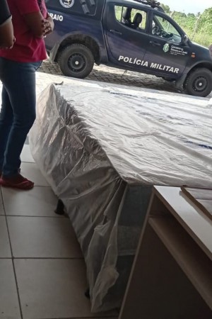 policiais do Raio foram acionados e realizaram a prisão do homem na loja de colchões em Horizonte 