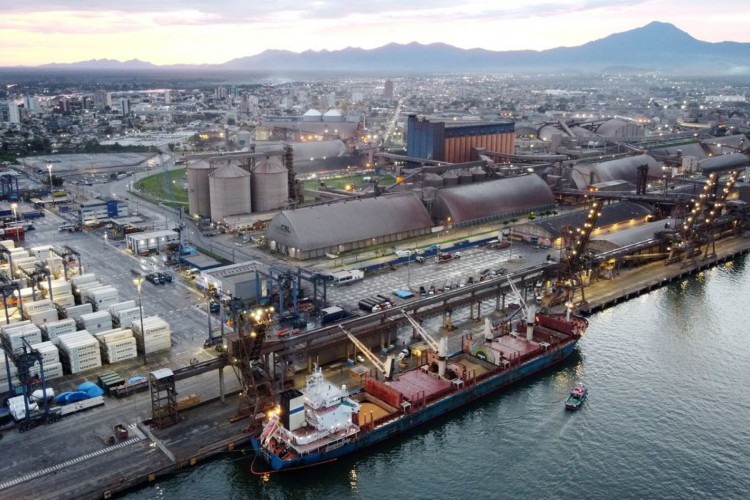 Bulk Carrier 'Discoverer' unloads U.S. soybeans at the port of Paranagua, Brazil, December 3, 2020. Picture taken December 3, 2020. Picture taken with a drone. REUTERS/Rodolfo Buhrer