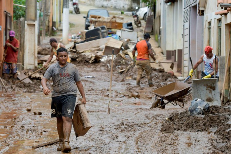 Defesa Civil alerta para fortes chuvas no Sudeste