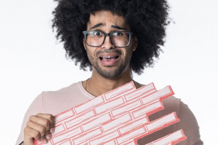 Primeiro eliminado do BBB 22, Luciano Estevan testou positivo para Covid-19. Por isso, foi barrado do programa 