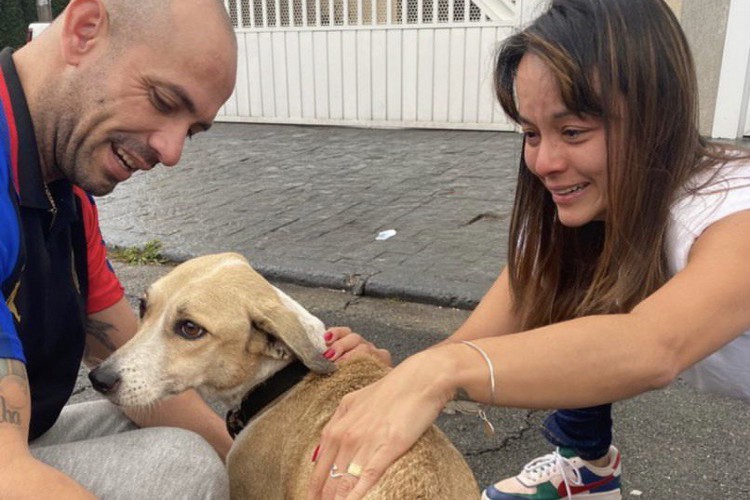 Reinaldo Junior reencontra sua cachorra Pandora após 45 dias de seu desaparecimento