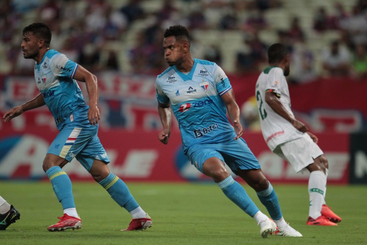 Volantes Mateus Jussa e Ronald devem ser titulares do Fortaleza diante do Bahia