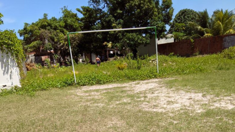 Campo de futebol em Mesejana onde a cabeça humana foi encontrada (foto: via WhatsApp O POVO )