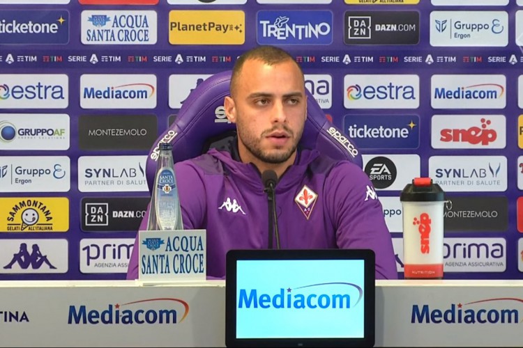 Arthur Cabral foi oficialmente apresentado pela Fiorentina em fevereiro deste ano