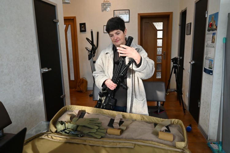 Mariana Jaglo, de 52 anos, é mãe de três filhos, reservista das Forças Armadas ucranianas e diz estar pronta para enfrentar uma eventual invasão russa
