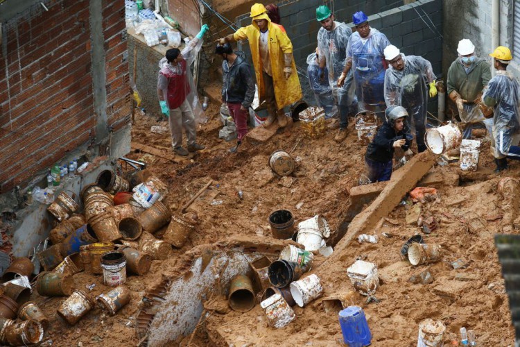 Chuvas: sobe para 15 número de corpos encontrados em Franco da Rocha